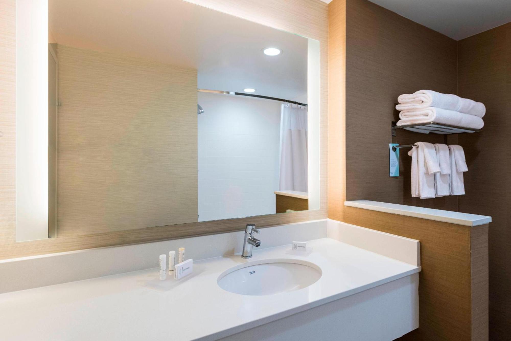 Fairfield Inn & Suites By Marriott Dallas Уаксахачи Екстериор снимка