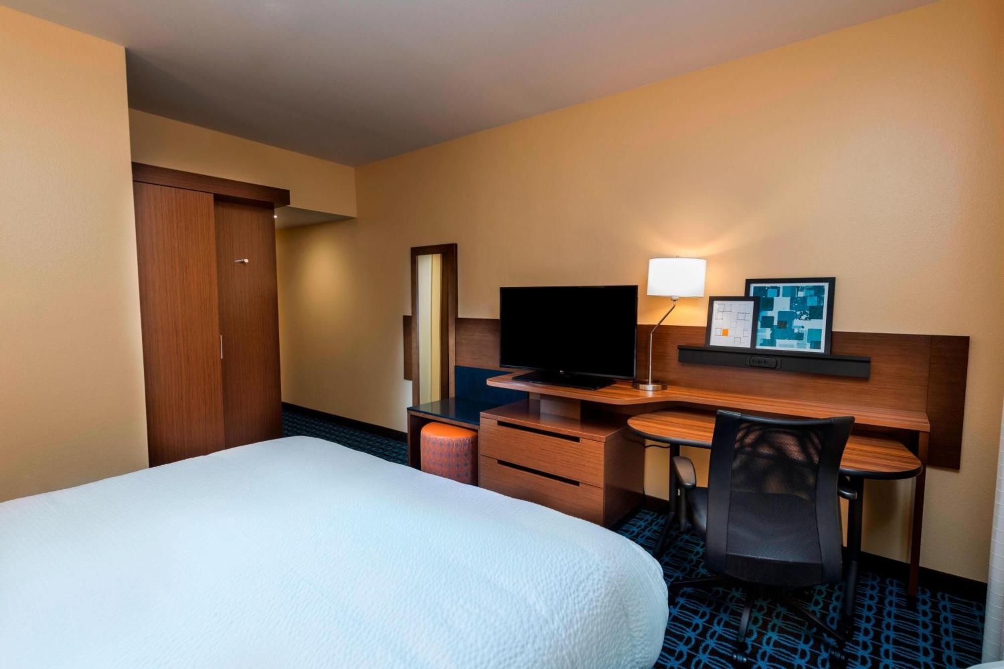 Fairfield Inn & Suites By Marriott Dallas Уаксахачи Екстериор снимка