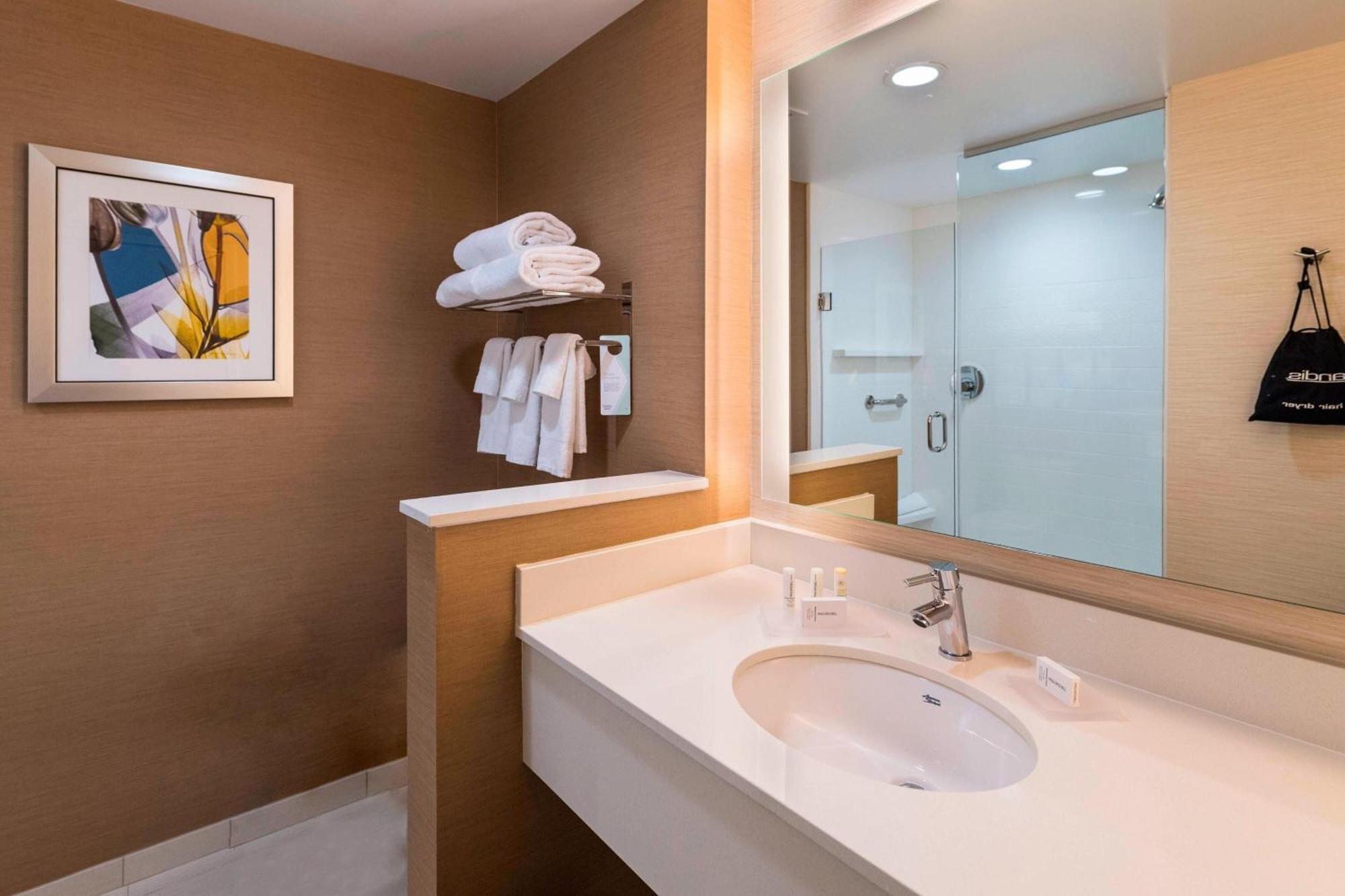 Fairfield Inn & Suites By Marriott Dallas Уаксахачи Екстериор снимка