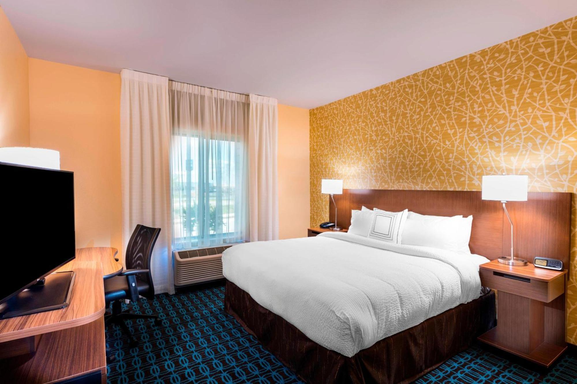 Fairfield Inn & Suites By Marriott Dallas Уаксахачи Екстериор снимка