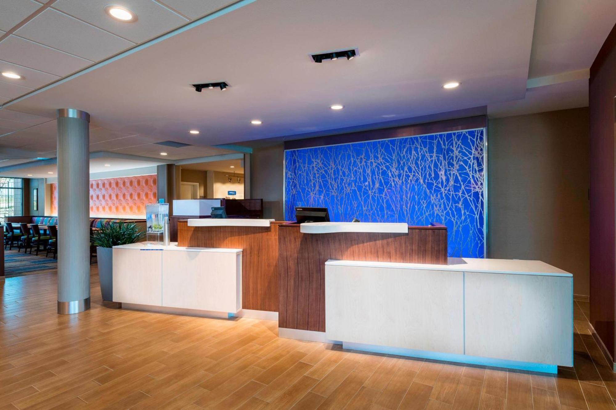 Fairfield Inn & Suites By Marriott Dallas Уаксахачи Екстериор снимка