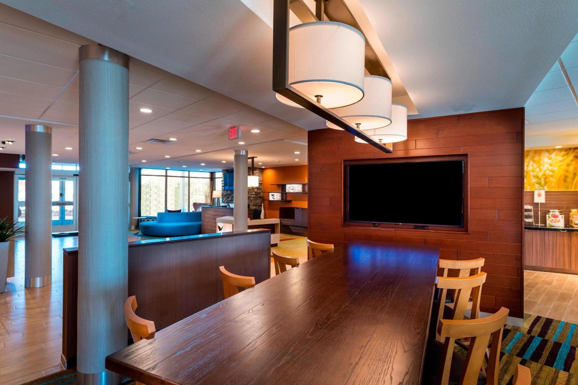 Fairfield Inn & Suites By Marriott Dallas Уаксахачи Екстериор снимка
