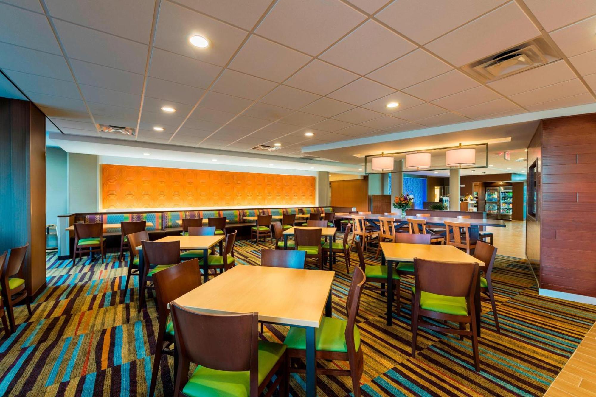 Fairfield Inn & Suites By Marriott Dallas Уаксахачи Екстериор снимка