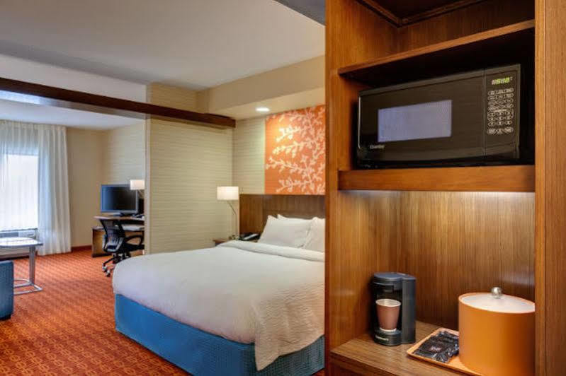 Fairfield Inn & Suites By Marriott Dallas Уаксахачи Екстериор снимка