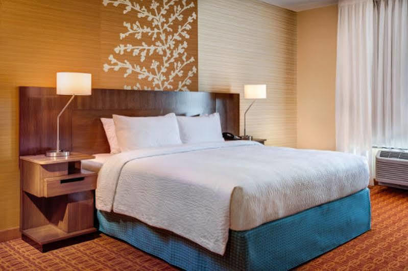 Fairfield Inn & Suites By Marriott Dallas Уаксахачи Екстериор снимка