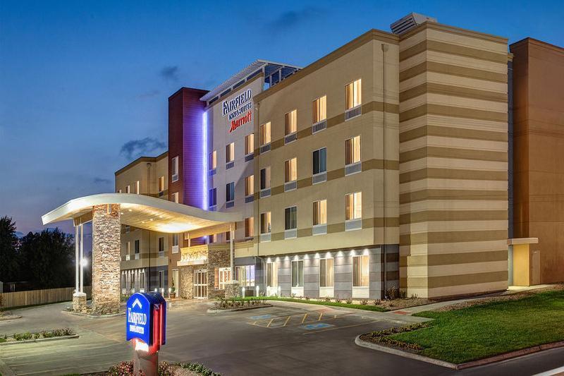 Fairfield Inn & Suites By Marriott Dallas Уаксахачи Екстериор снимка